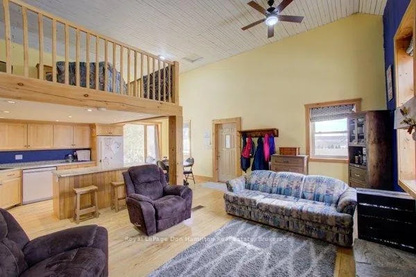 Photo 6 of 8539 Concession 8, Mapleton, Rural Mapleton — HOMEH
