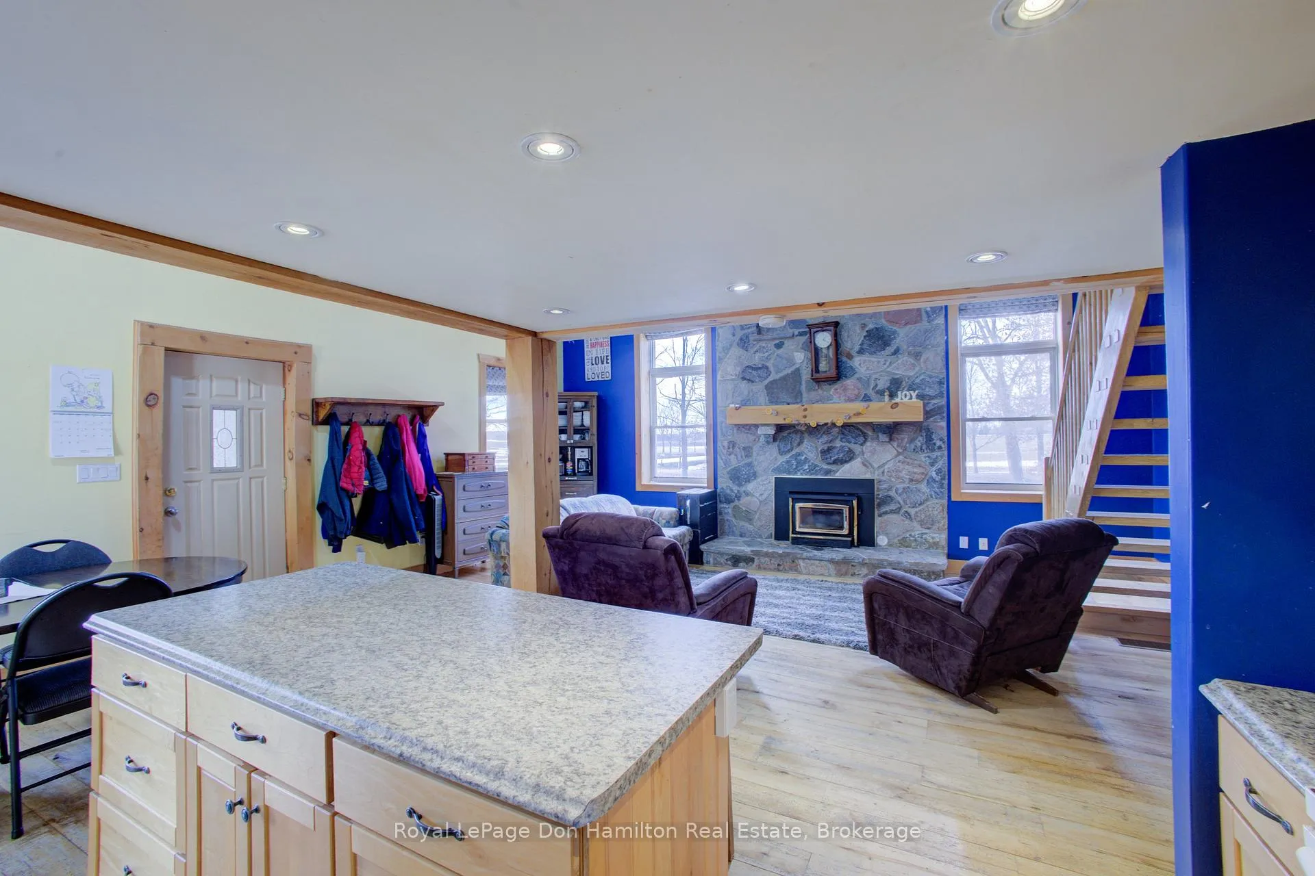 Photo 14 of 8539 Concession 8, Mapleton, Rural Mapleton — HOMEH