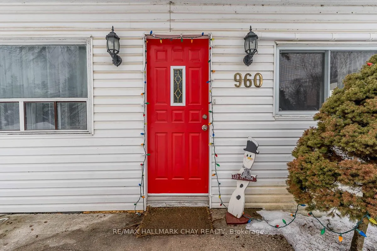 Photo 3 of 960 Gilmore Avenue, Innisfil, Lefroy — HOMEH