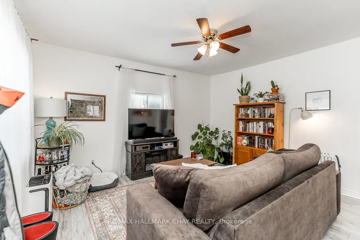 Photo 5 of 960 Gilmore Avenue, Innisfil, Lefroy — HOMEH