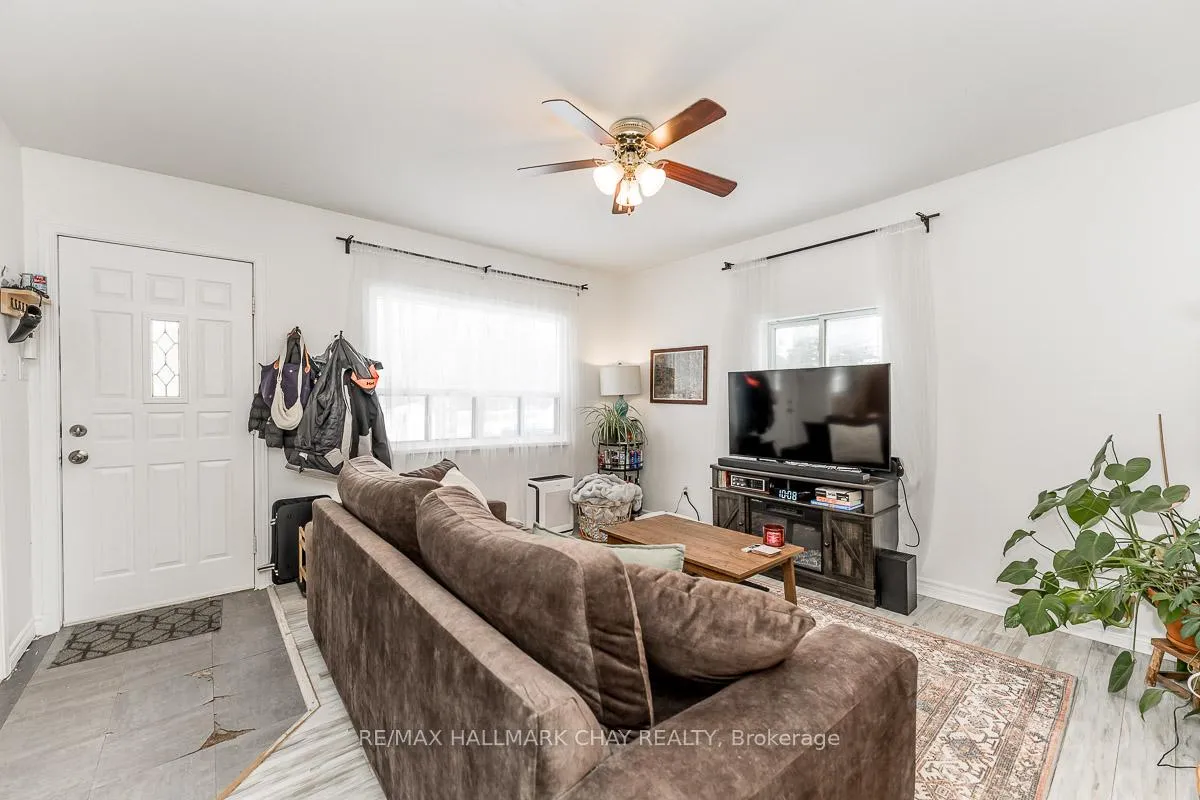 Photo 7 of 960 Gilmore Avenue, Innisfil, Lefroy — HOMEH