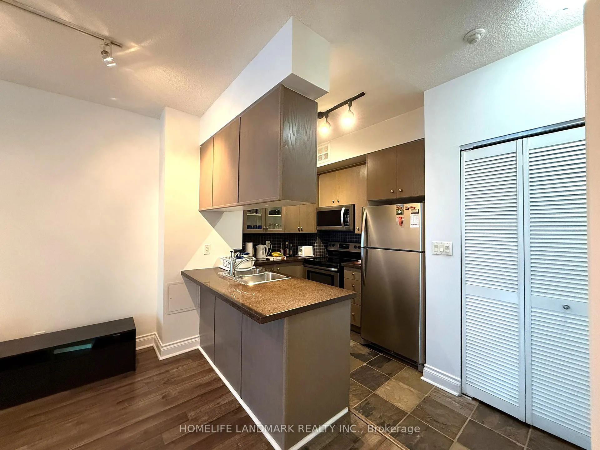 Photo 5 of Unit 311, 70 Alexander Street, Toronto, Church-Yonge Corridor — HOMEH