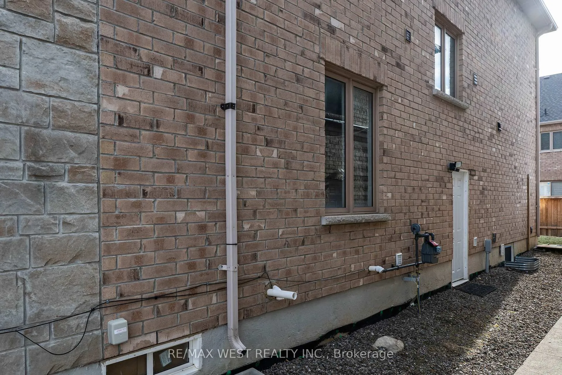 Photo 2 of Unit Basement, 25 Faders Drive, Brampton, Northwest Brampton — HOMEH