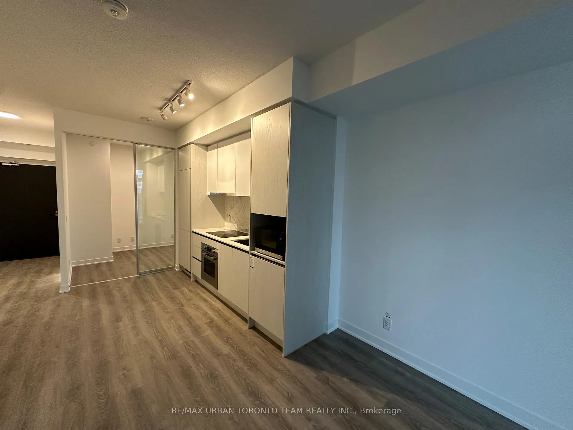 Photo 3 of Unit 2108, 180 Front Street E, Toronto, Moss Park — HOMEH