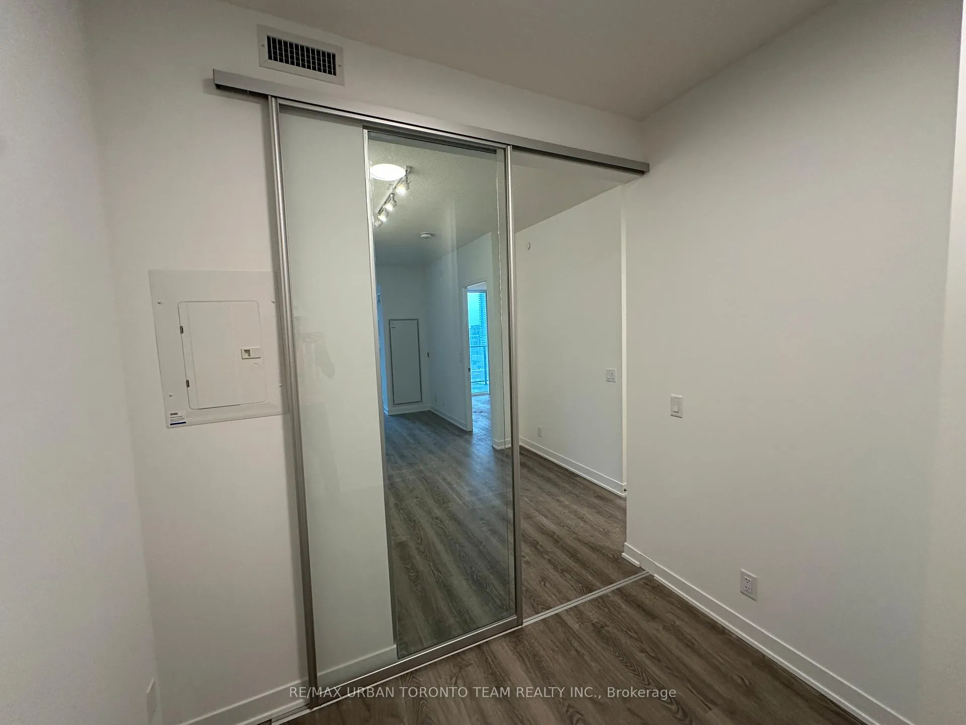 Photo 5 of Unit 2108, 180 Front Street E, Toronto, Moss Park — HOMEH