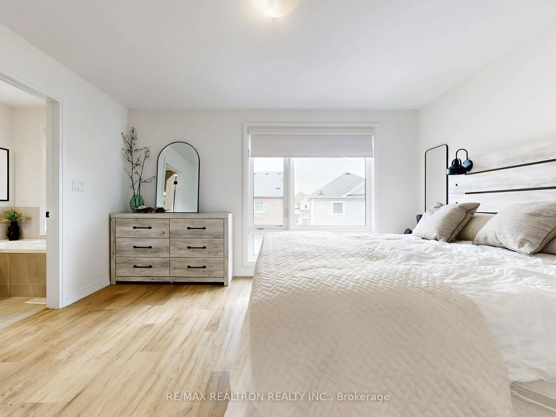 Photo 21 of 44 Klein Way, Whitby, Taunton North — HOMEH
