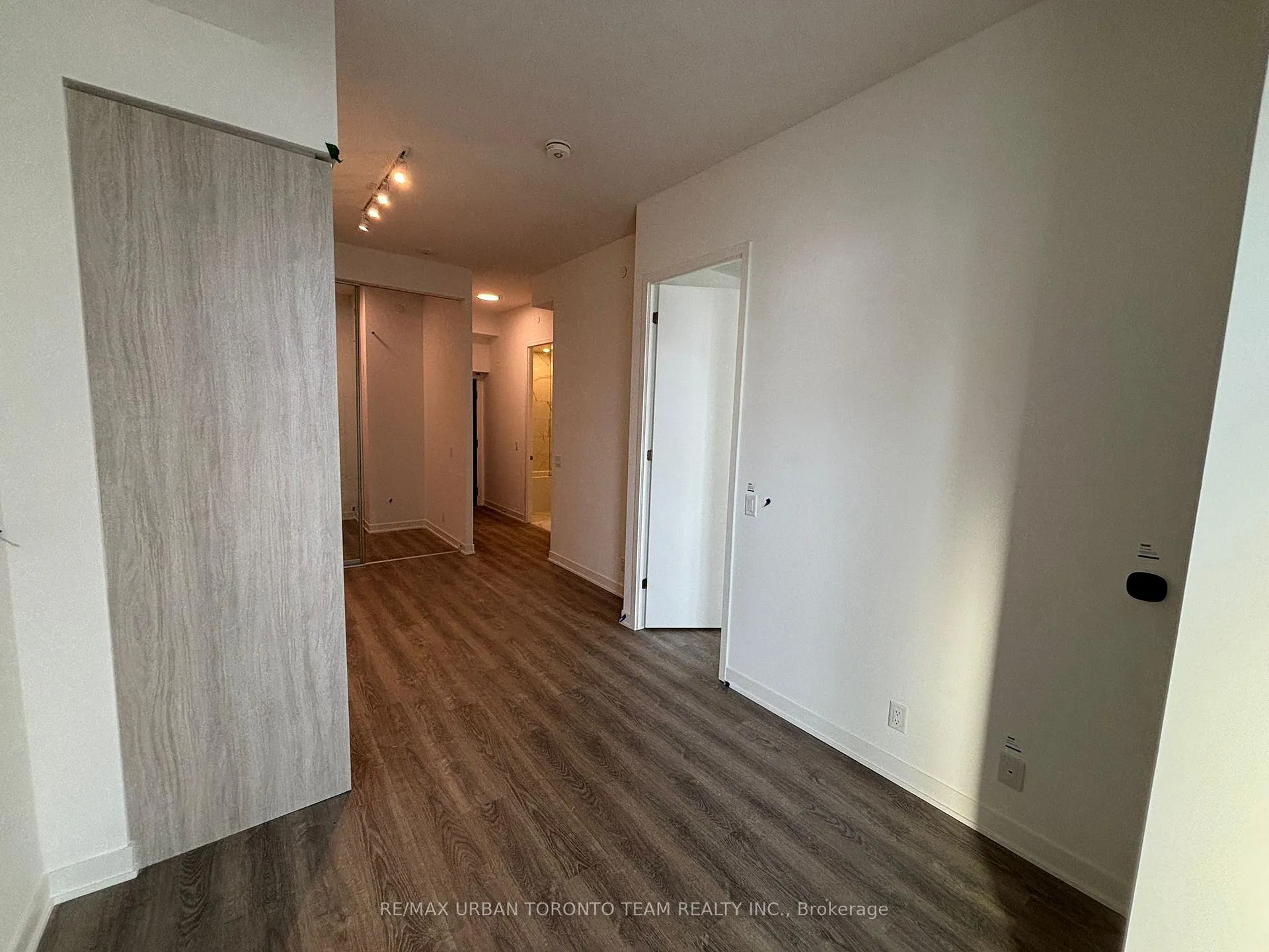 Photo 3 of Unit 2507, 180 Front Street E, Toronto, Moss Park — HOMEH