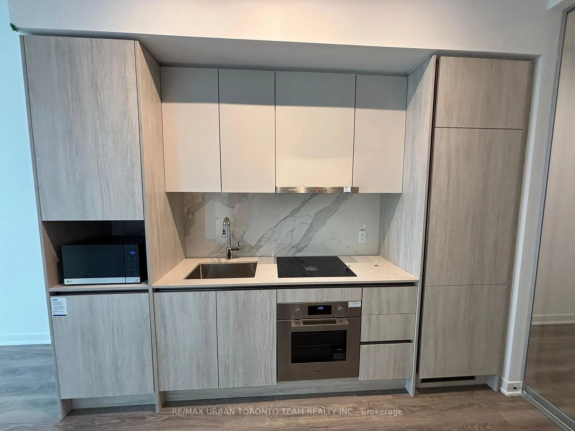 Photo 4 of Unit 2507, 180 Front Street E, Toronto, Moss Park — HOMEH