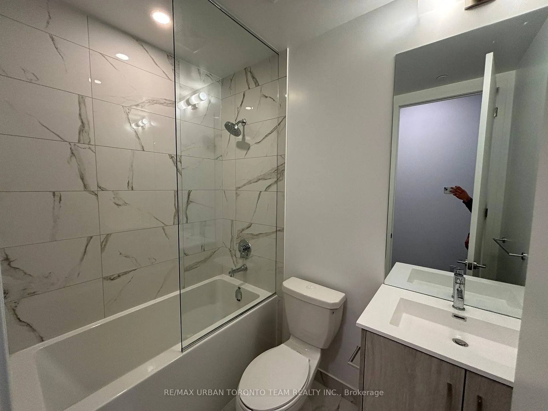 Photo 14 of Unit 2507, 180 Front Street E, Toronto, Moss Park — HOMEH