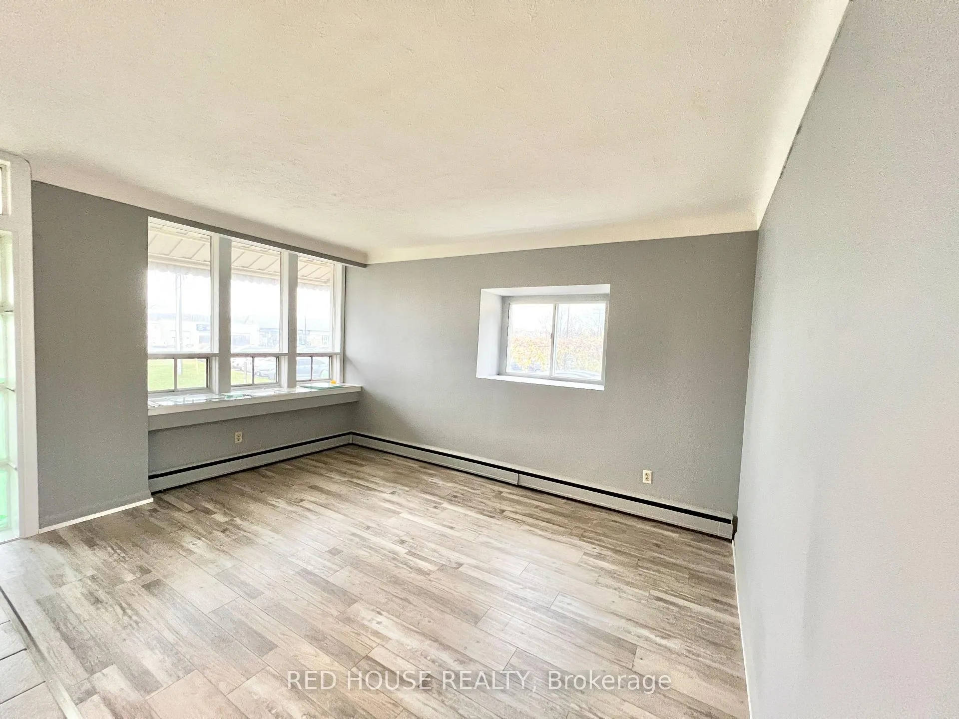Photo 3 of Unit #1, 55 John Street, Thorold, Thorold Downtown — HOMEH