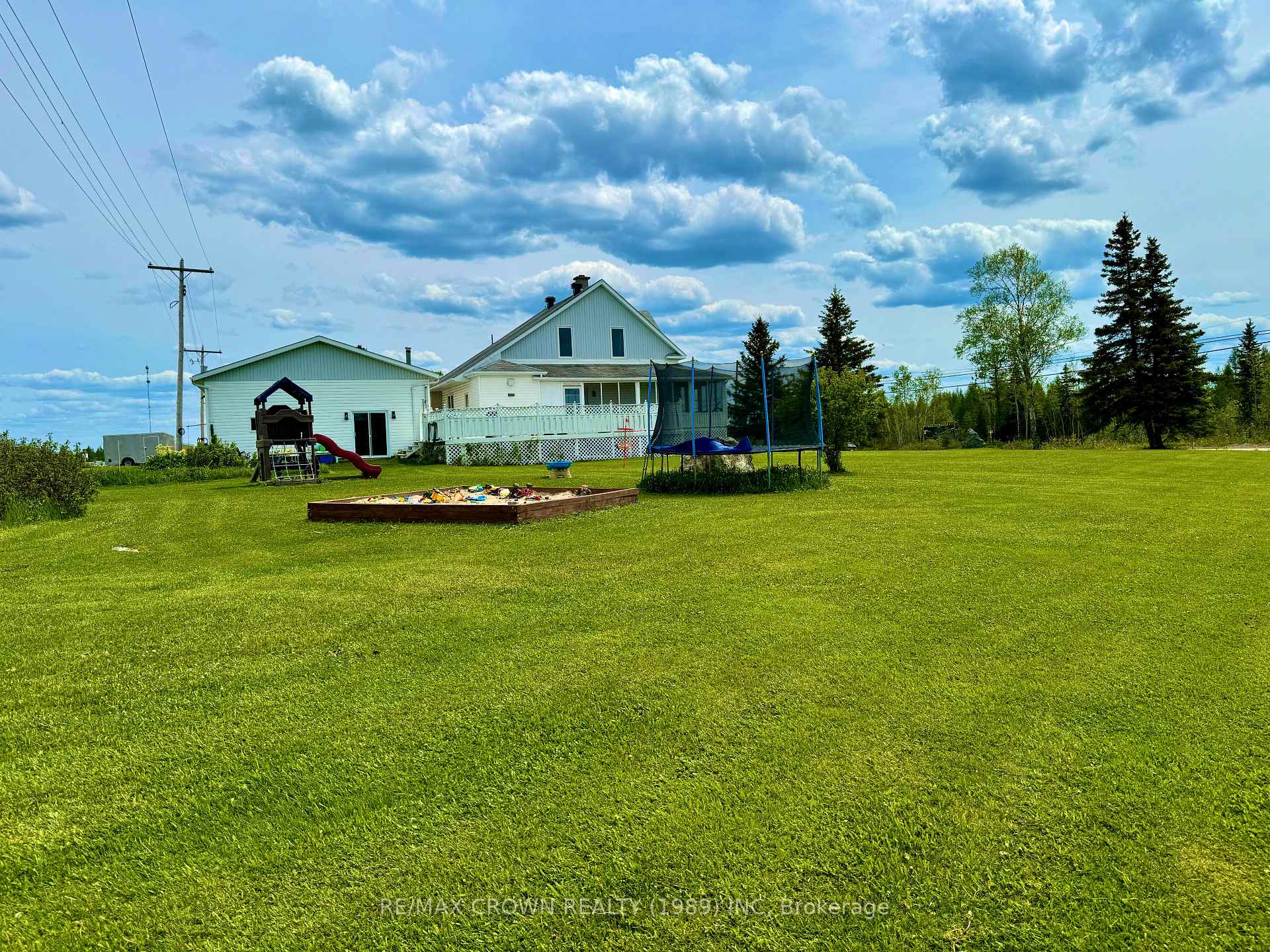 Photo 3 of 298 Government Road E, Kapuskasing — HOMEH