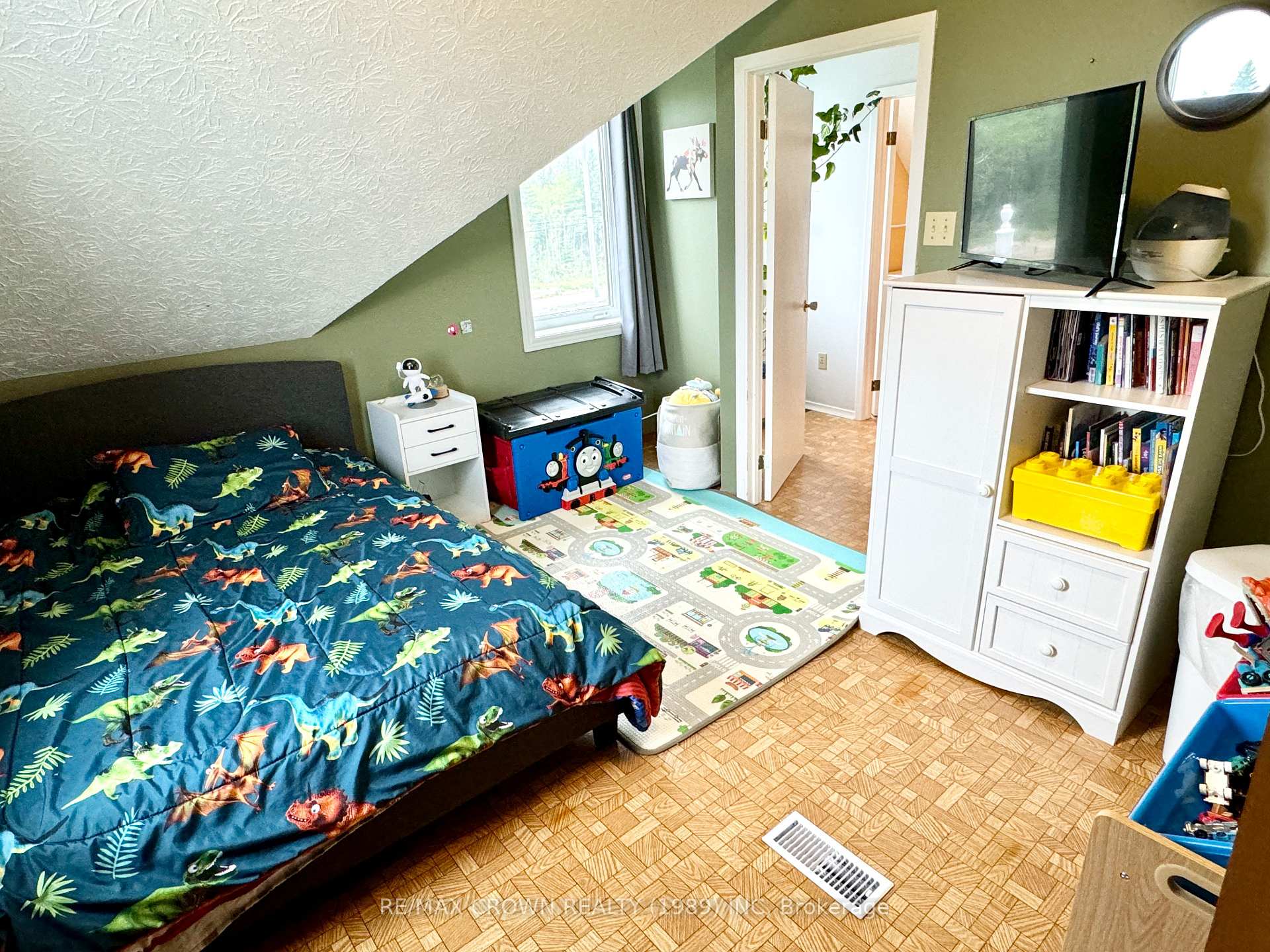 Photo 26 of 298 Government Road E, Kapuskasing — HOMEH