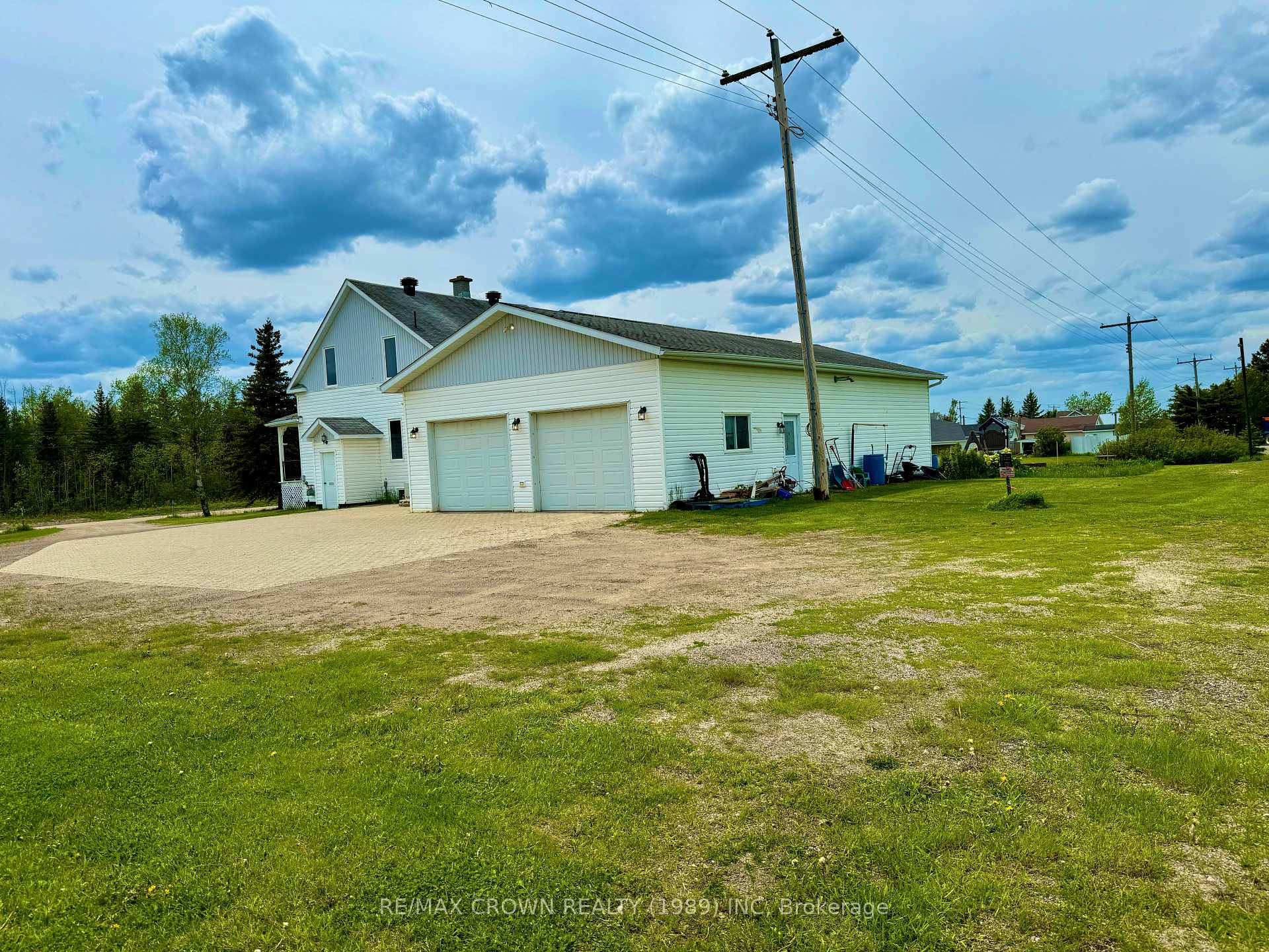 Photo 40 of 298 Government Road E, Kapuskasing — HOMEH