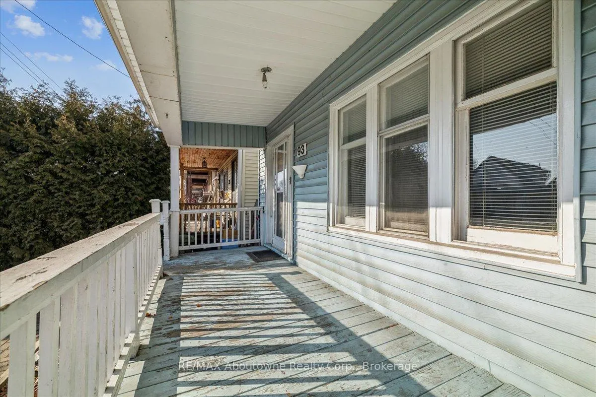 Photo 4 of 93 Graham Avenue N, Hamilton, Crown Point — HOMEH