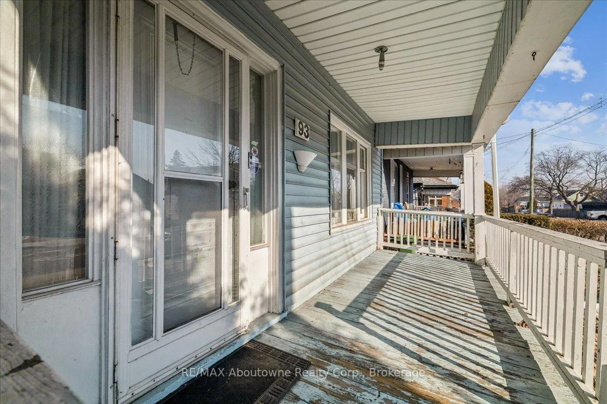 Photo 5 of 93 Graham Avenue N, Hamilton, Crown Point — HOMEH