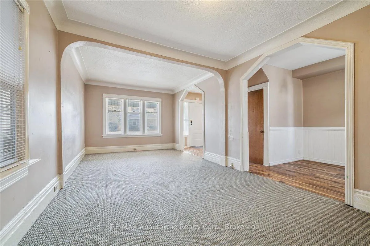 Photo 7 of 93 Graham Avenue N, Hamilton, Crown Point — HOMEH