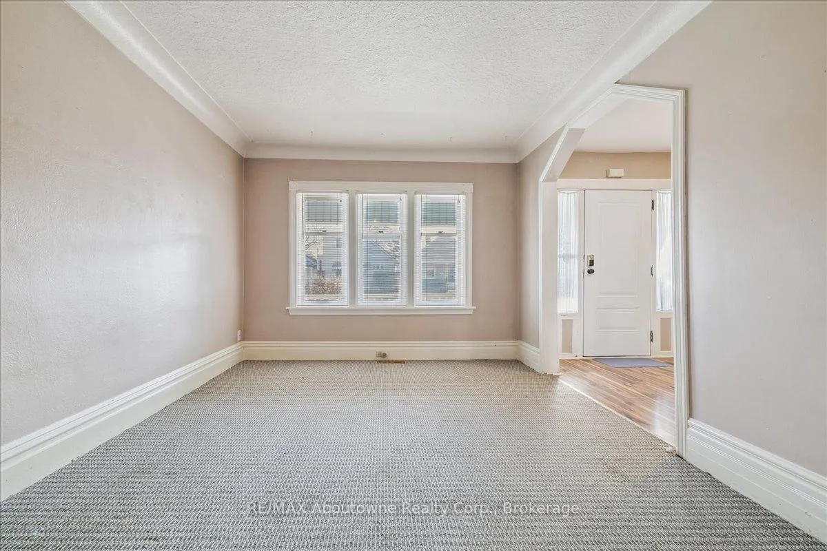 Photo 8 of 93 Graham Avenue N, Hamilton, Crown Point — HOMEH