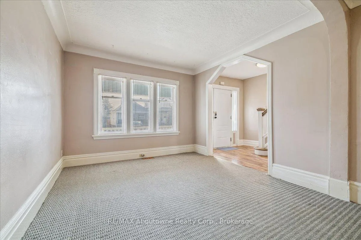 Photo 9 of 93 Graham Avenue N, Hamilton, Crown Point — HOMEH