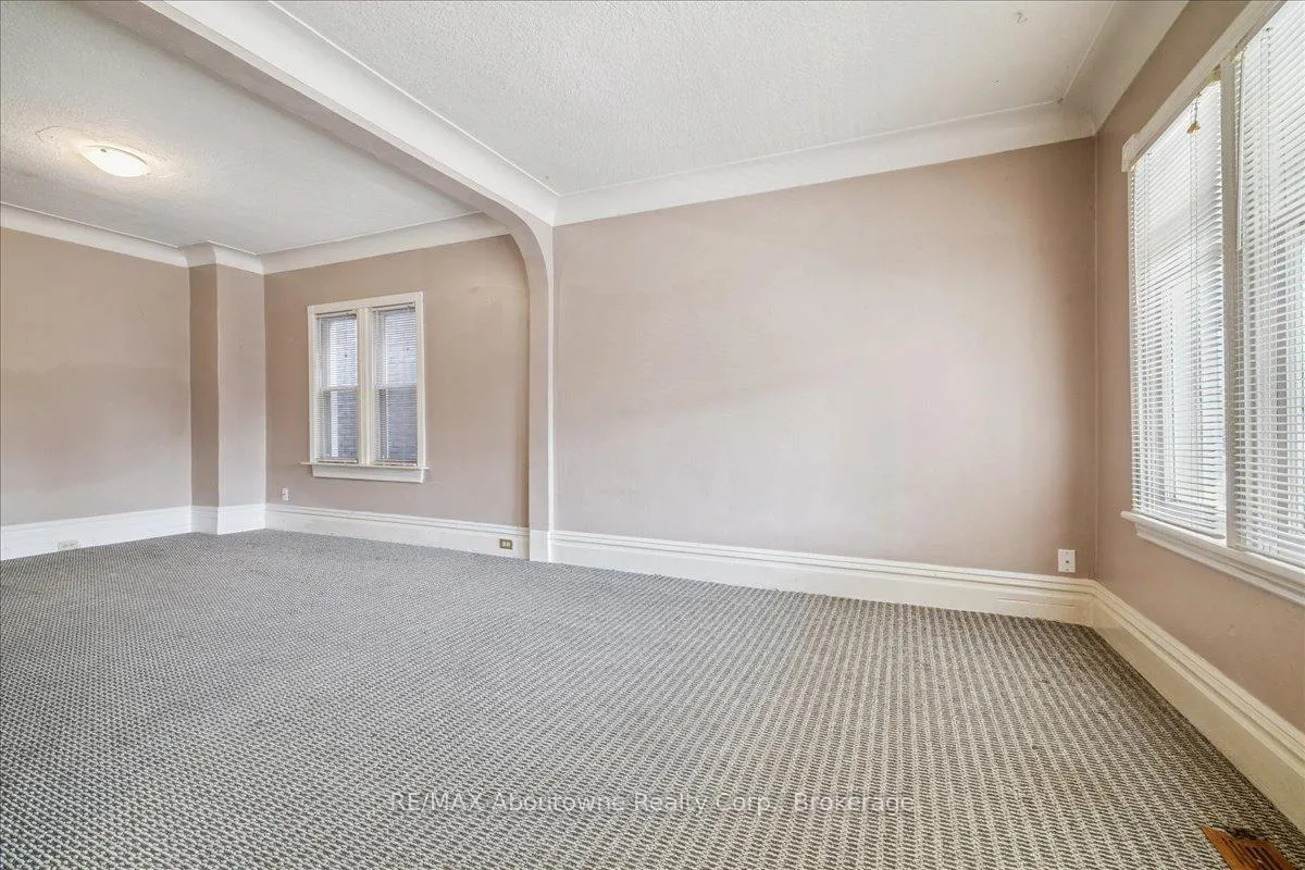 Photo 10 of 93 Graham Avenue N, Hamilton, Crown Point — HOMEH