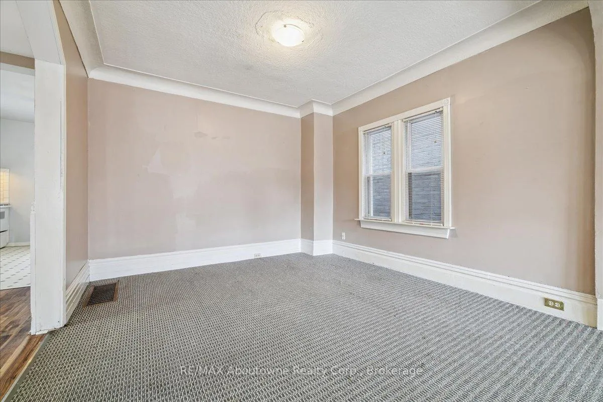 Photo 12 of 93 Graham Avenue N, Hamilton, Crown Point — HOMEH