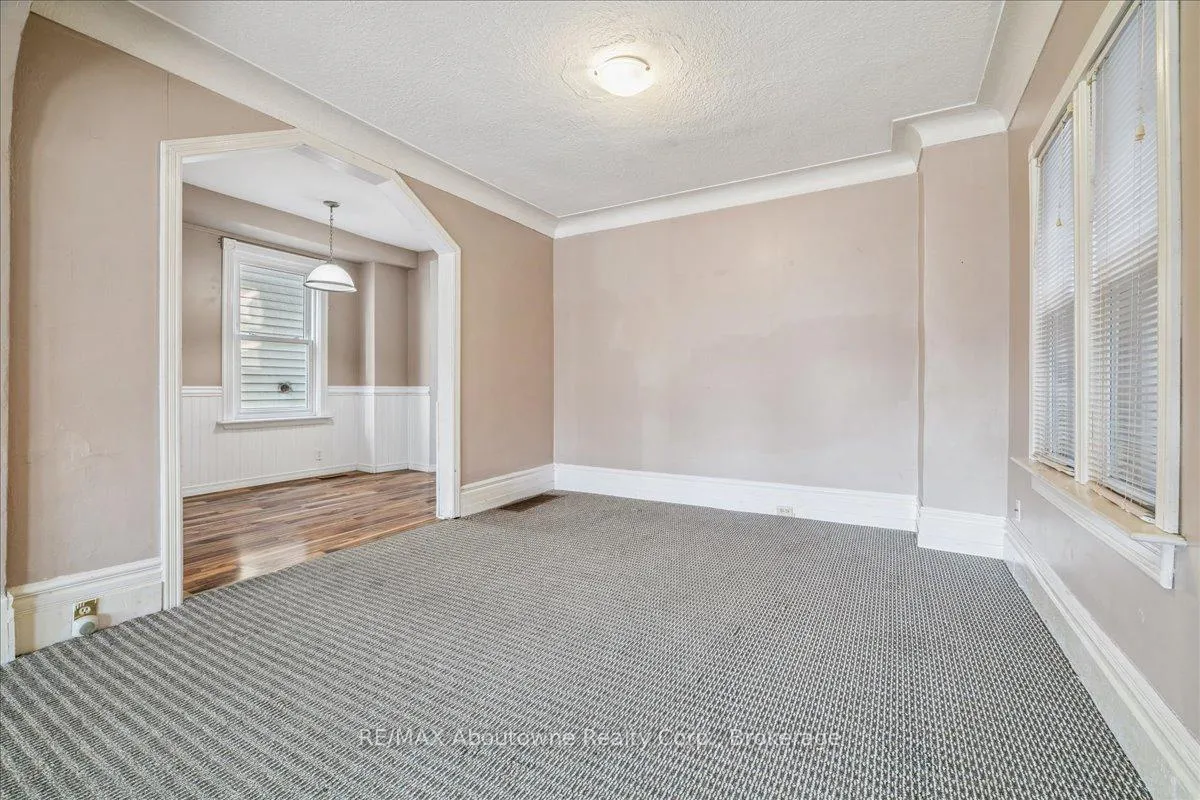 Photo 13 of 93 Graham Avenue N, Hamilton, Crown Point — HOMEH