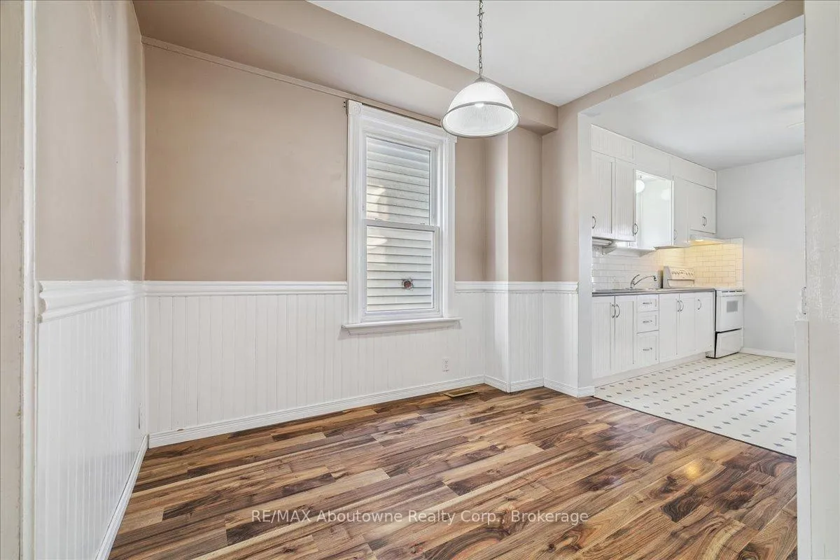 Photo 14 of 93 Graham Avenue N, Hamilton, Crown Point — HOMEH