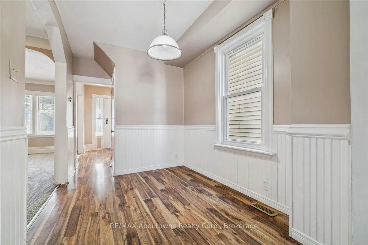 Photo 15 of 93 Graham Avenue N, Hamilton, Crown Point — HOMEH