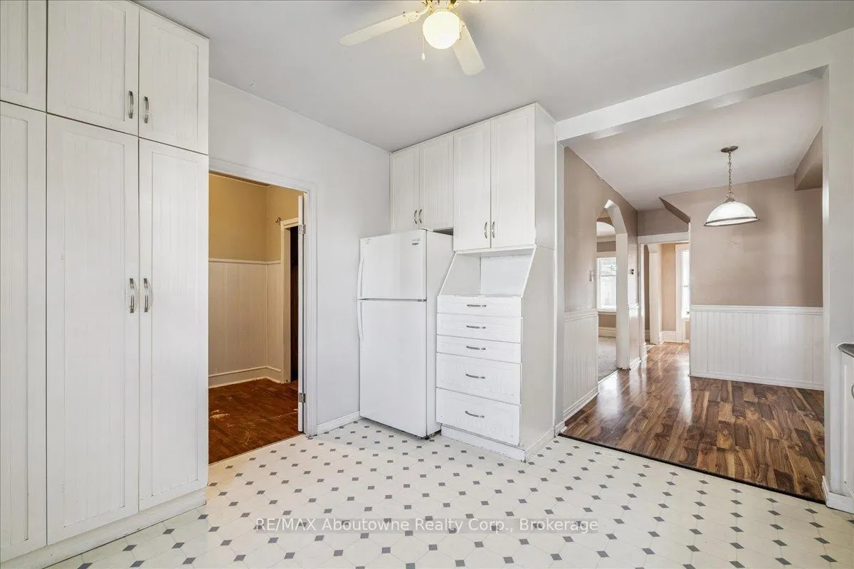 Photo 20 of 93 Graham Avenue N, Hamilton, Crown Point — HOMEH