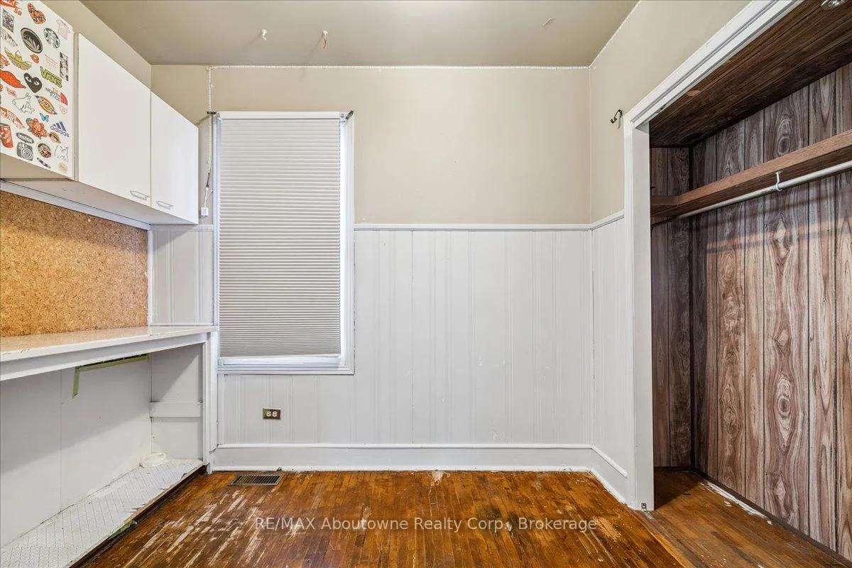 Photo 22 of 93 Graham Avenue N, Hamilton, Crown Point — HOMEH