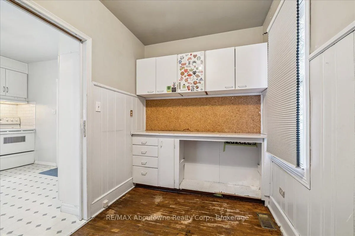 Photo 23 of 93 Graham Avenue N, Hamilton, Crown Point — HOMEH