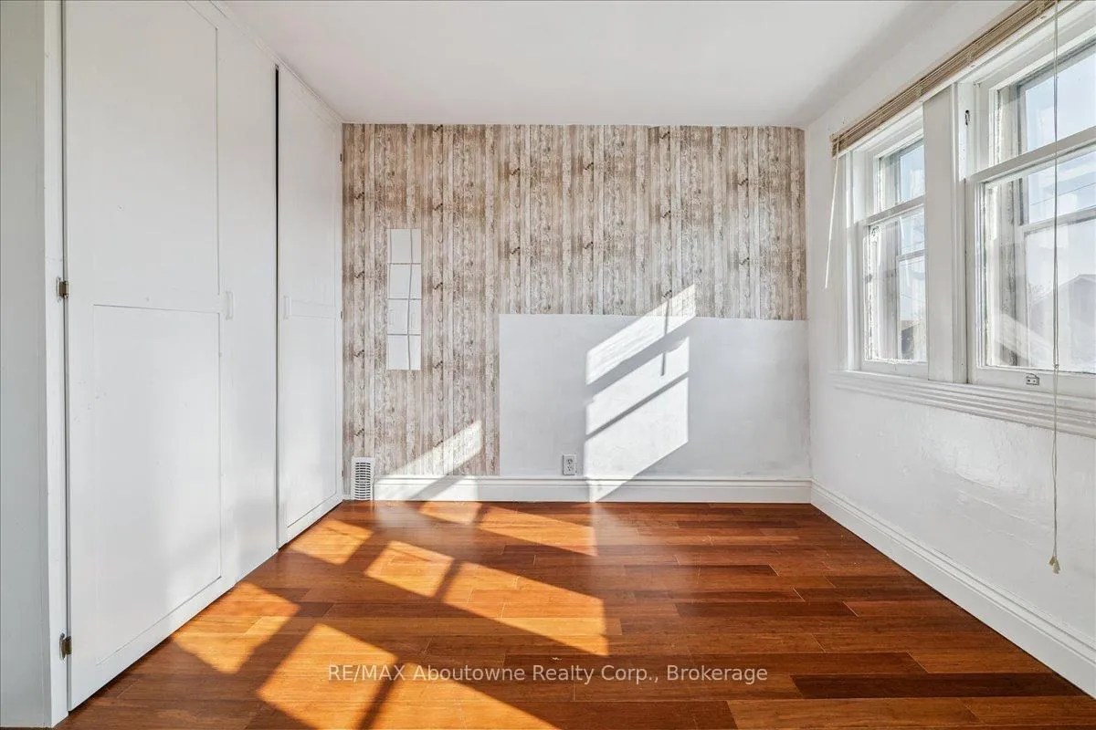 Photo 26 of 93 Graham Avenue N, Hamilton, Crown Point — HOMEH