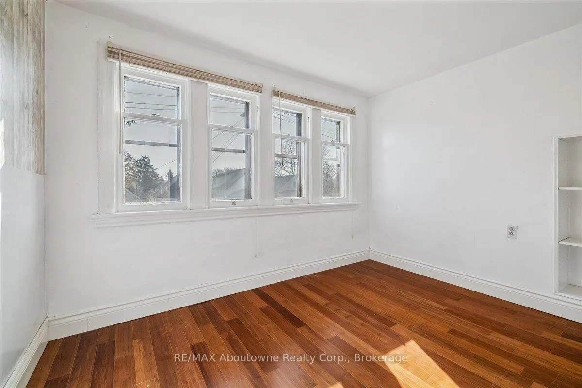 Photo 27 of 93 Graham Avenue N, Hamilton, Crown Point — HOMEH