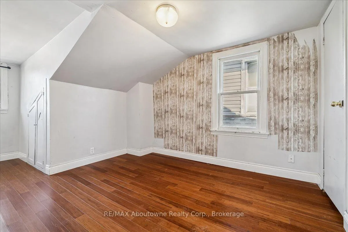 Photo 29 of 93 Graham Avenue N, Hamilton, Crown Point — HOMEH