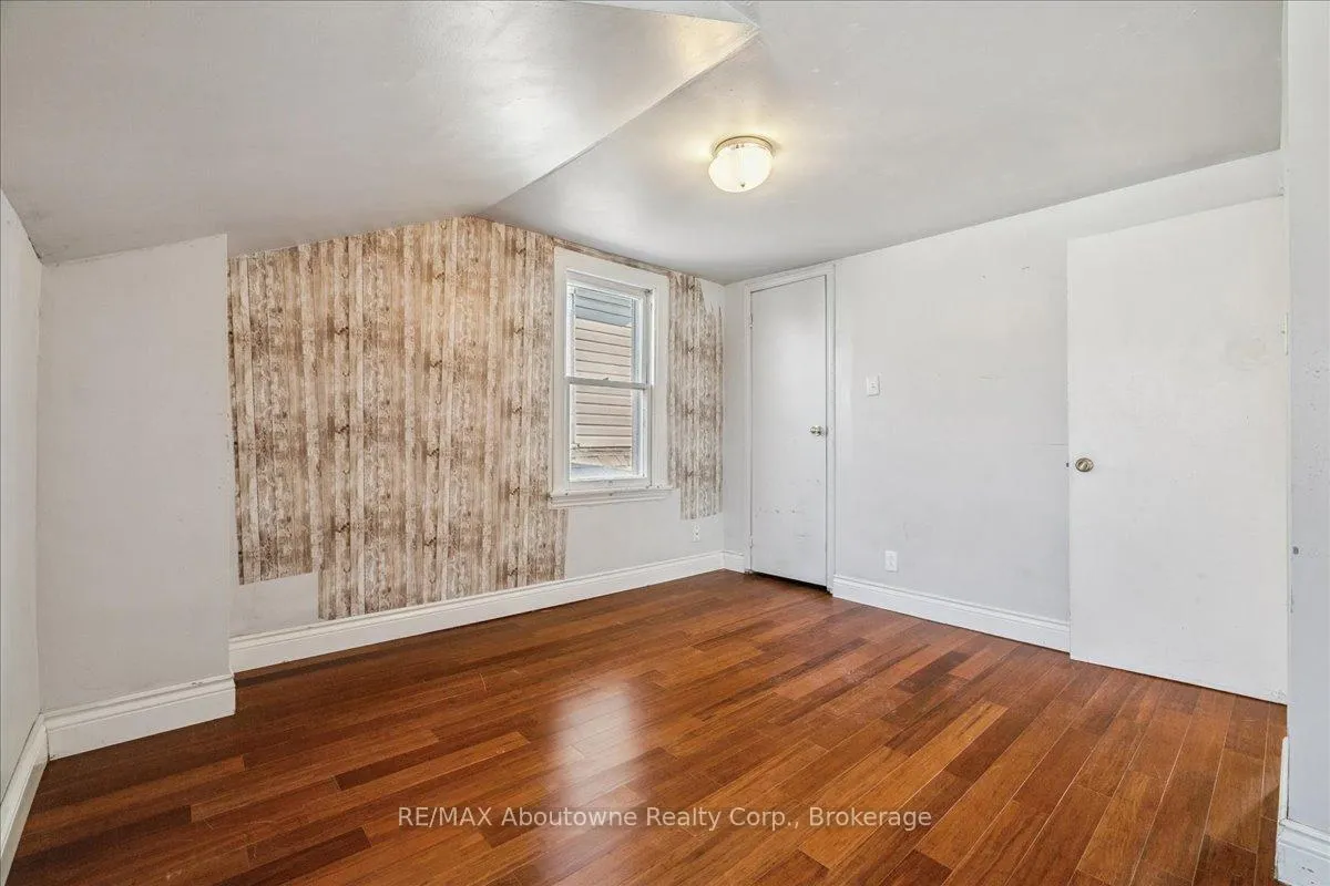 Photo 31 of 93 Graham Avenue N, Hamilton, Crown Point — HOMEH