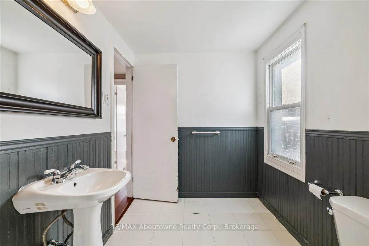 Photo 33 of 93 Graham Avenue N, Hamilton, Crown Point — HOMEH