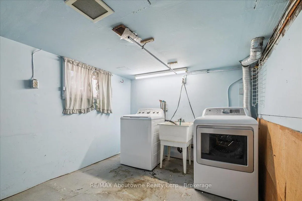 Photo 34 of 93 Graham Avenue N, Hamilton, Crown Point — HOMEH
