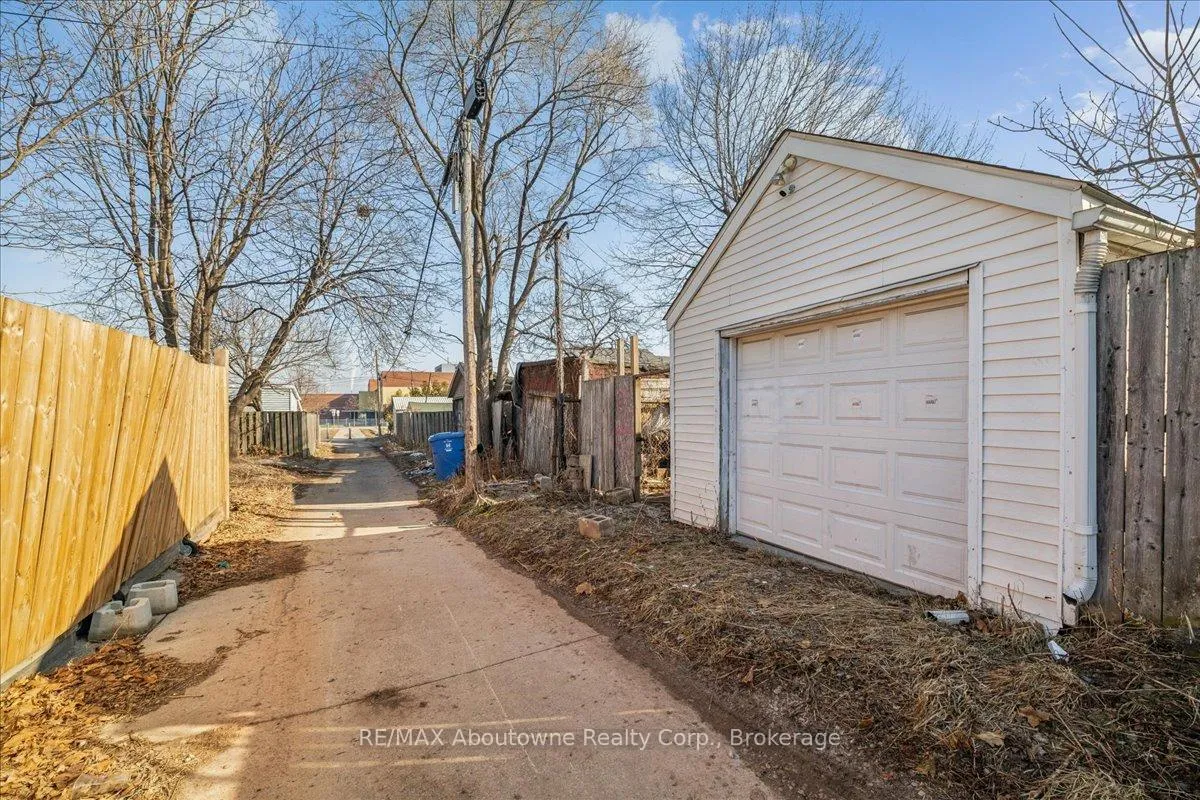 Photo 41 of 93 Graham Avenue N, Hamilton, Crown Point — HOMEH