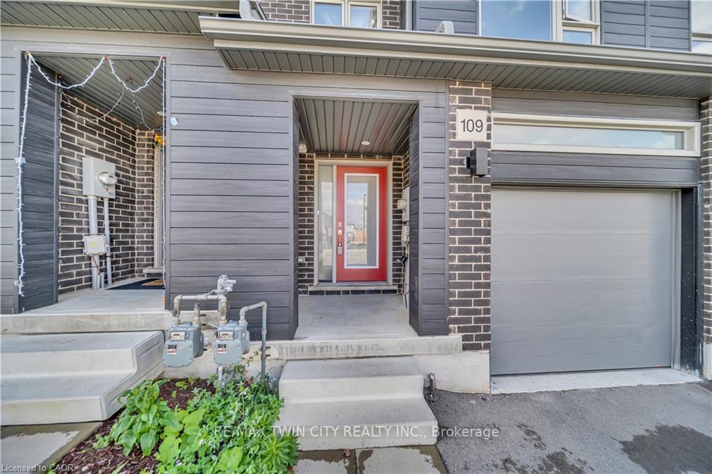 Photo 4 of 109 Pony Way, Kitchener — HOMEH