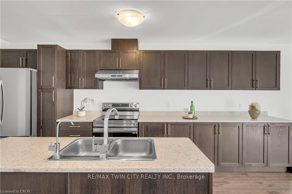 Photo 11 of 109 Pony Way, Kitchener — HOMEH
