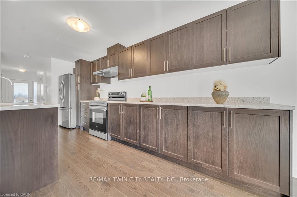 Photo 12 of 109 Pony Way, Kitchener — HOMEH