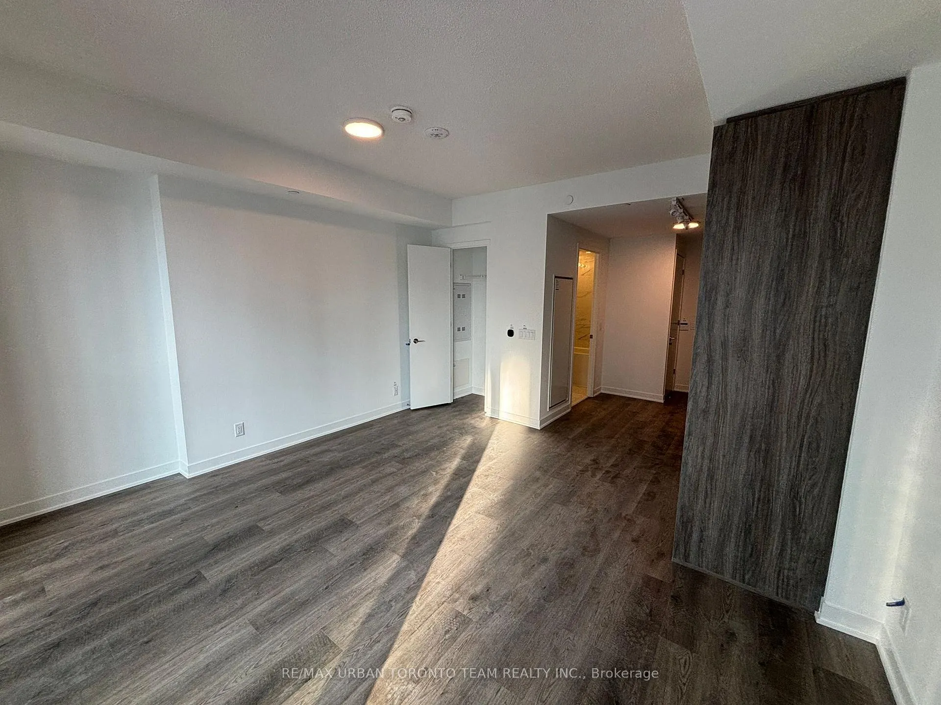 Photo 2 of Unit 2211, 180 Front Street E, Toronto, Moss Park — HOMEH