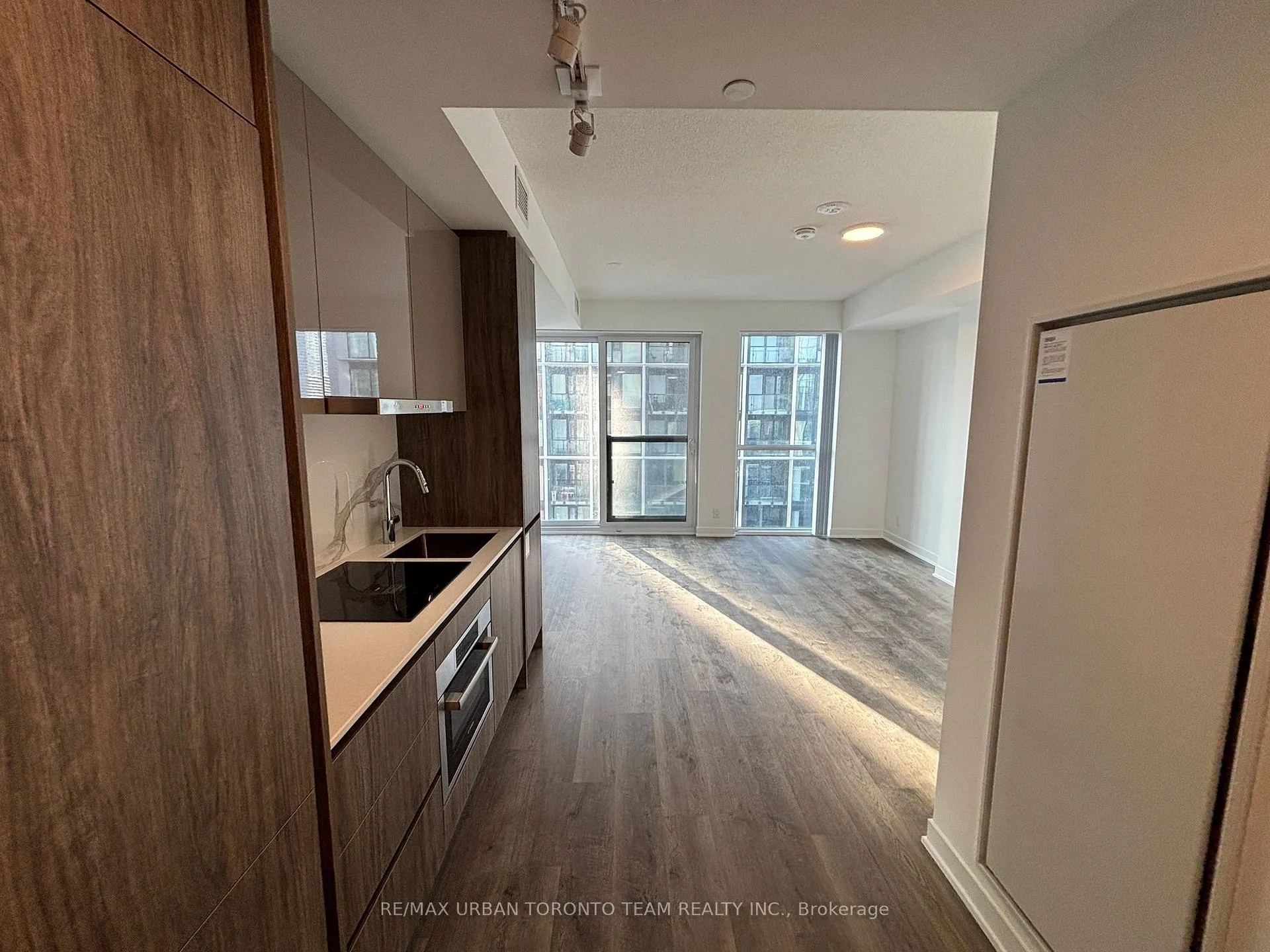 Photo 5 of Unit 2211, 180 Front Street E, Toronto, Moss Park — HOMEH