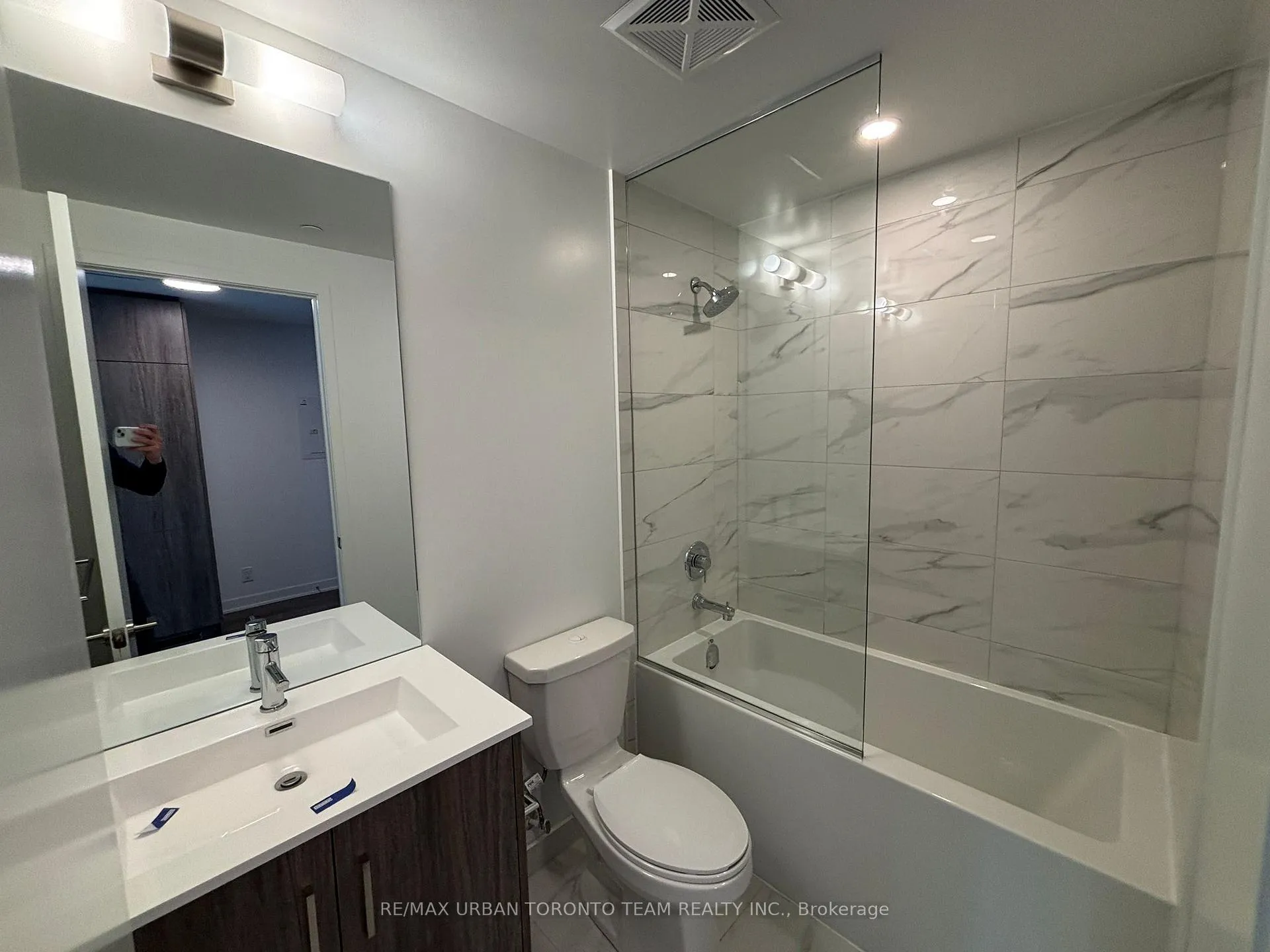 Photo 6 of Unit 2211, 180 Front Street E, Toronto, Moss Park — HOMEH