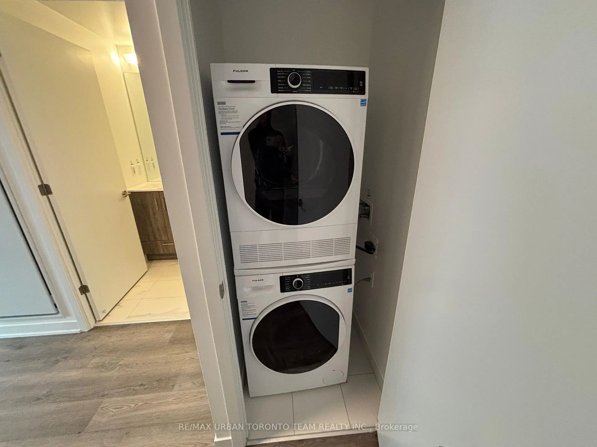 Photo 7 of Unit 2211, 180 Front Street E, Toronto, Moss Park — HOMEH