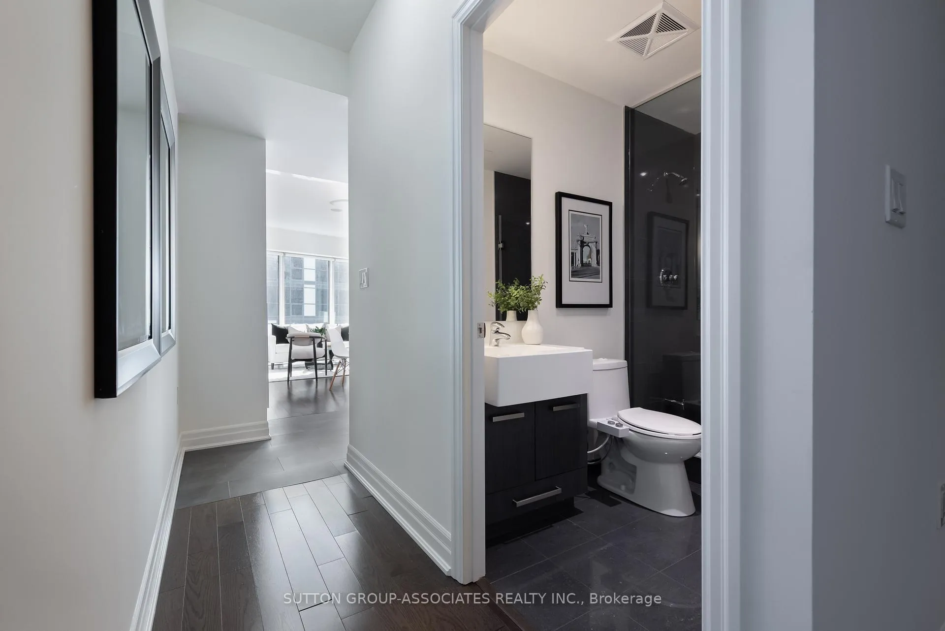 Photo 9 of Unit 3212, 8 The Esplanade Avenue, Toronto, Waterfront Communities — HOMEH