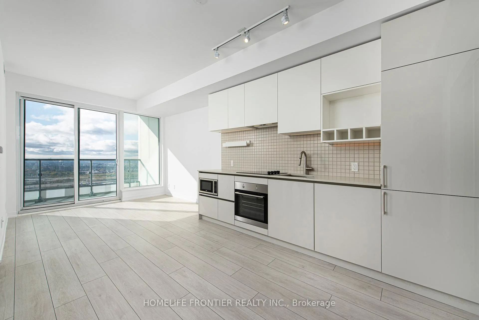 Photo 2 of Unit 4706, 5 Buttermill Avenue, Vaughan, Vaughan Corporate Centre — HOMEH