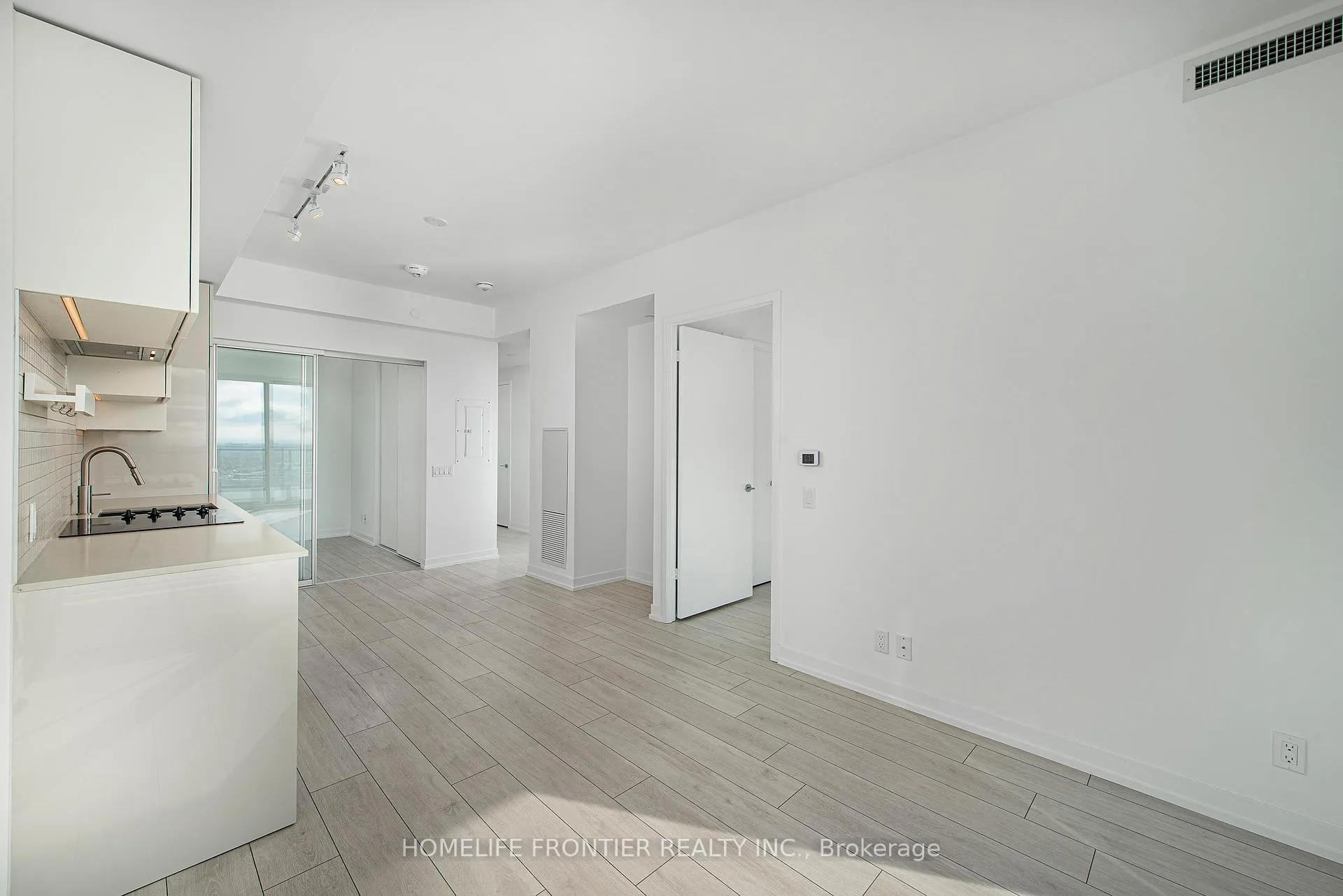 Photo 5 of Unit 4706, 5 Buttermill Avenue, Vaughan, Vaughan Corporate Centre — HOMEH