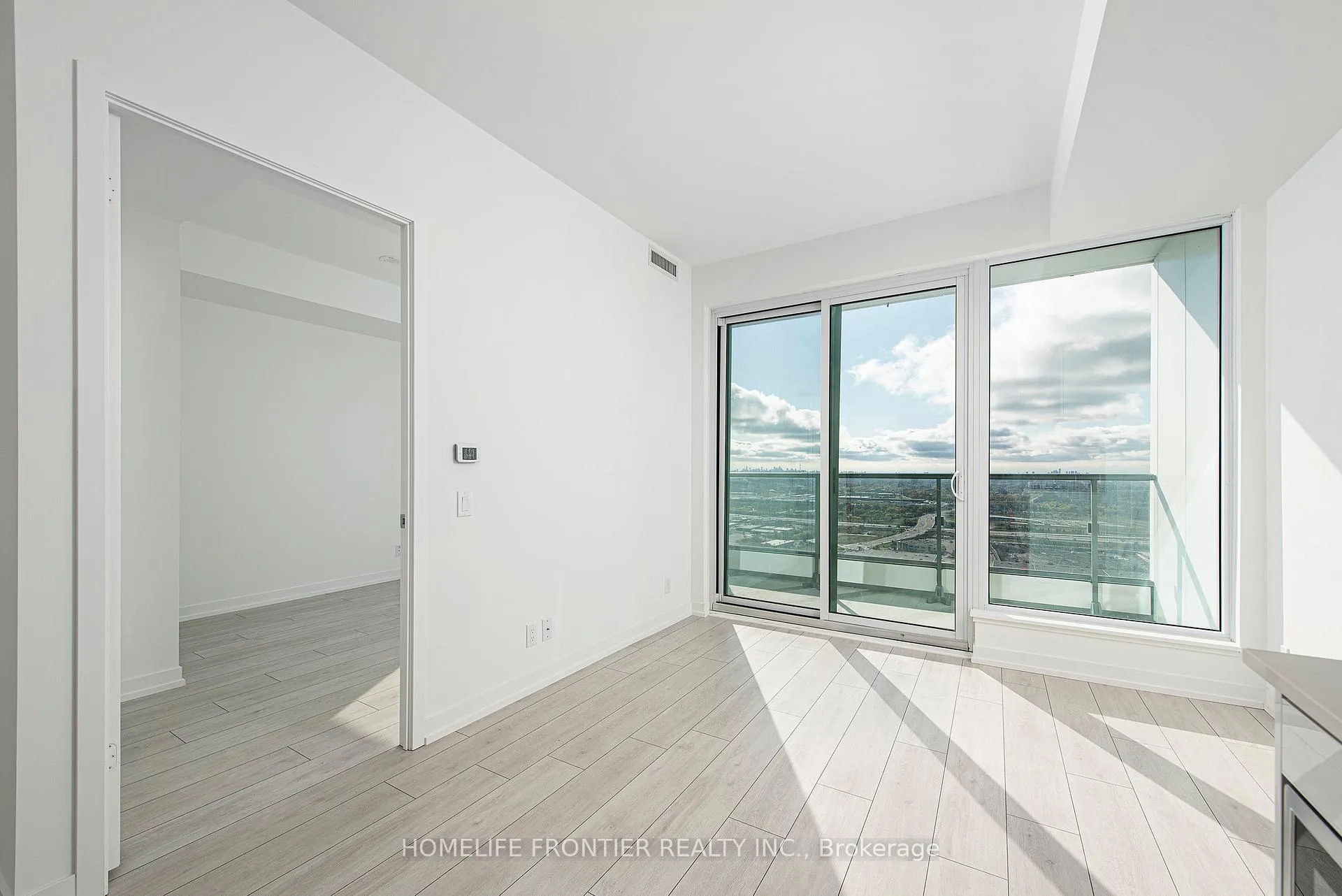 Photo 6 of Unit 4706, 5 Buttermill Avenue, Vaughan, Vaughan Corporate Centre — HOMEH