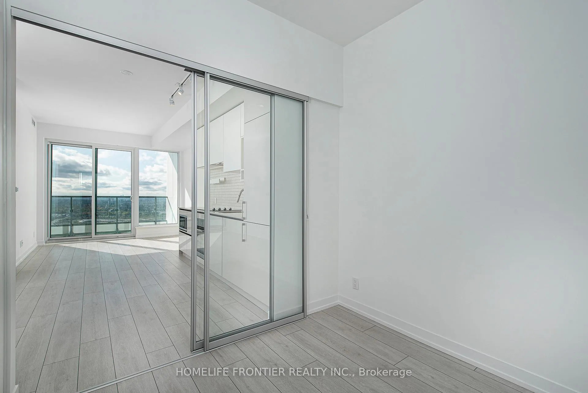 Photo 11 of Unit 4706, 5 Buttermill Avenue, Vaughan, Vaughan Corporate Centre — HOMEH