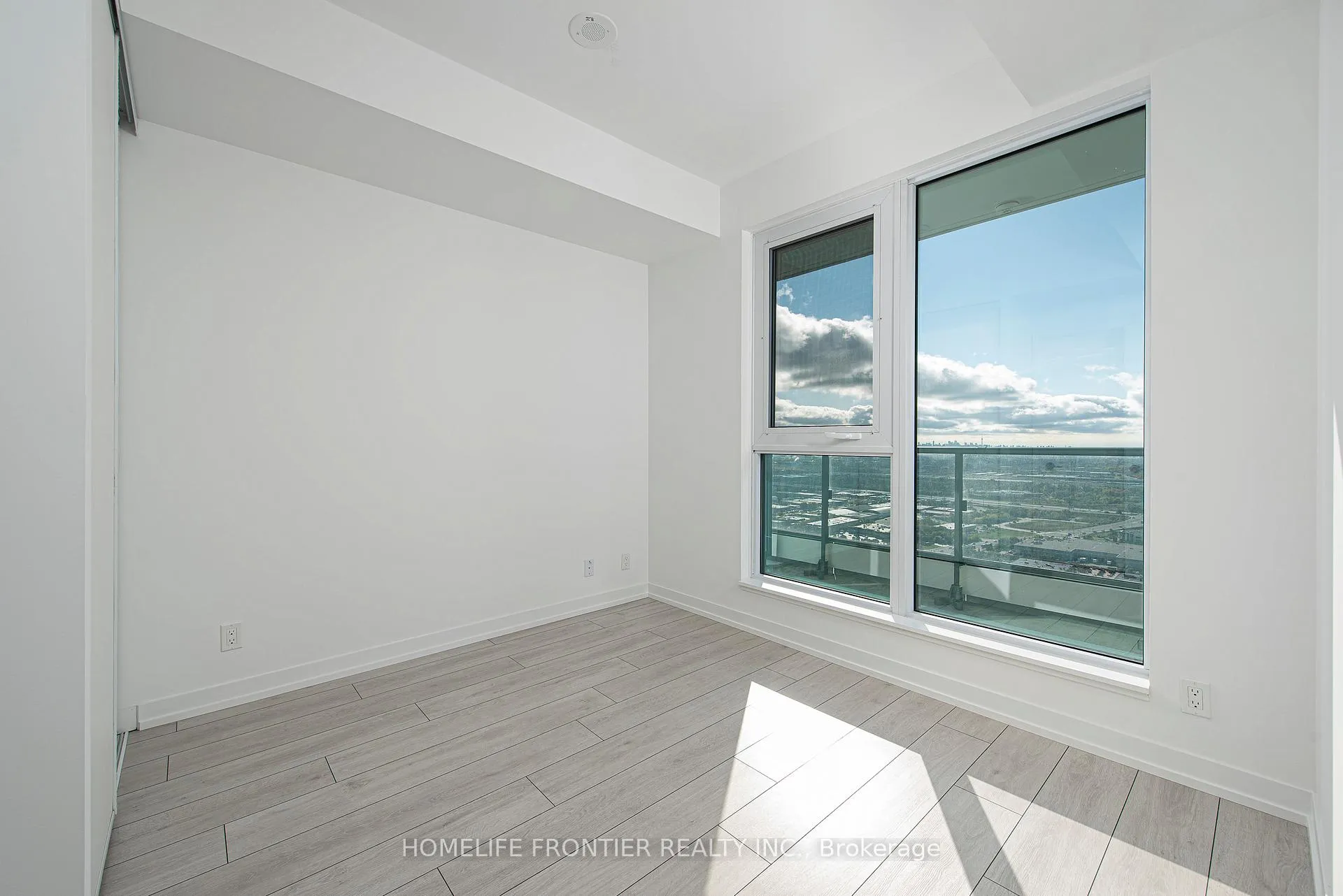 Photo 13 of Unit 4706, 5 Buttermill Avenue, Vaughan, Vaughan Corporate Centre — HOMEH